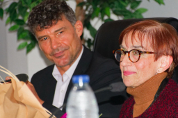Cristina Puertas López (esposa de Alberto Areces) tras su intervención junto a Xurxo Dopico Calvo (Director del Departamento de Educación Física y Deportiva)